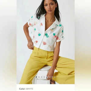 NWT new Anthropologie Maeve cropped surf shirt XS embroidered shells coral white
